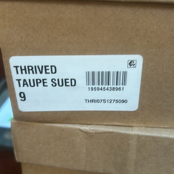 Thrived Taupe Suede Bootie Steve Madden brand new - Picture 2 of 3